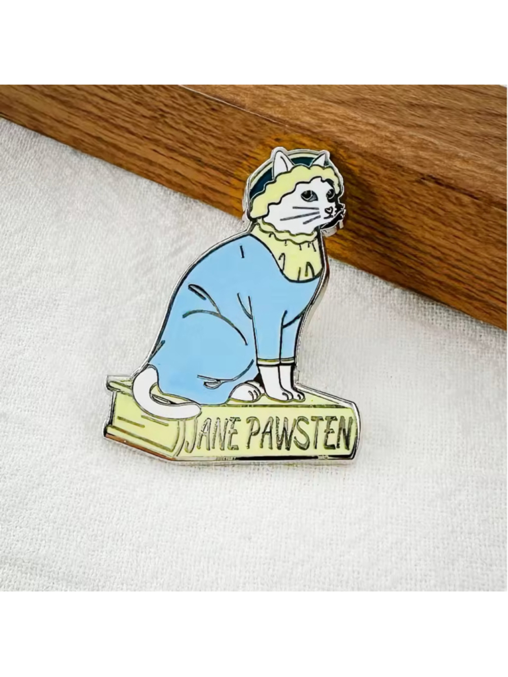 Jane Austen ‘Pawsten’ Cat Enamel Pin - Picture 1 of 3